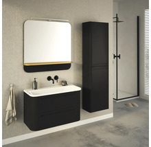 Badezimmer mit Waschbeckenunterschrank, Spiegel, Spiegelschrank und Duschkabine