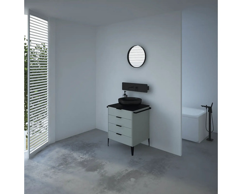 Badezimmer mit Waschtisch, Waschbecken und Spiegel