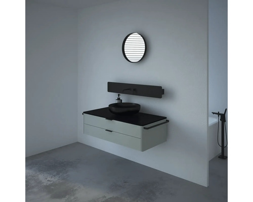 Badezimmer mit Waschtisch, Aufsatzwaschbecken, Spiegel und Armatur