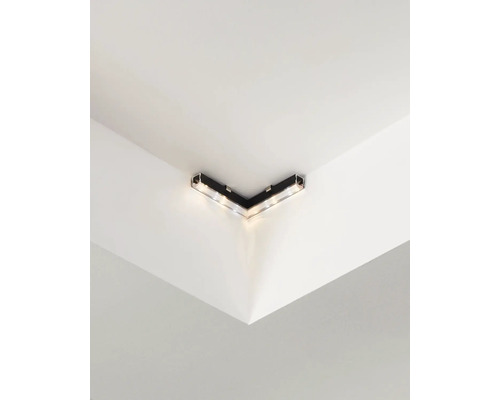 Eckleuchte an einer Zimmerdecke