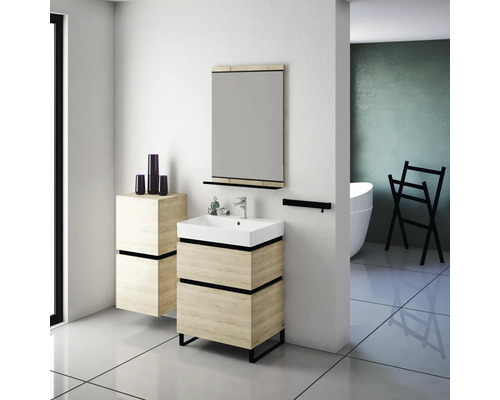 Modernes Badezimmer mit Waschtisch, Spiegel und Badewanne