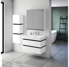 Modernes Badezimmerensemble mit Waschtisch, Spiegelschrank und Hochschrank in schlichtem Design