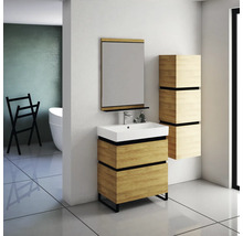 Modernes Badezimmer mit Waschtisch, Spiegel und Hochschrank in Holzoptik