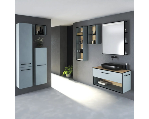 Modernes Badezimmer mit Waschtischunterschrank, Spiegelschrank, Hängeschränken und schwarzem Aufsatzwaschbecken.