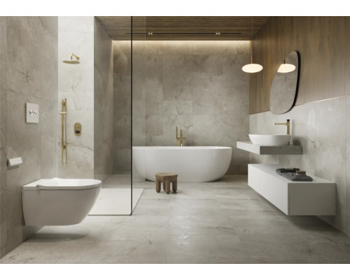 Modernes Badezimmer mit freistehender Badewanne, Dusche, Waschtisch und Hänge-WC