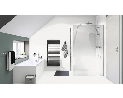 Helles Badezimmer mit Badewanne, Duschkabine und Heizkörper