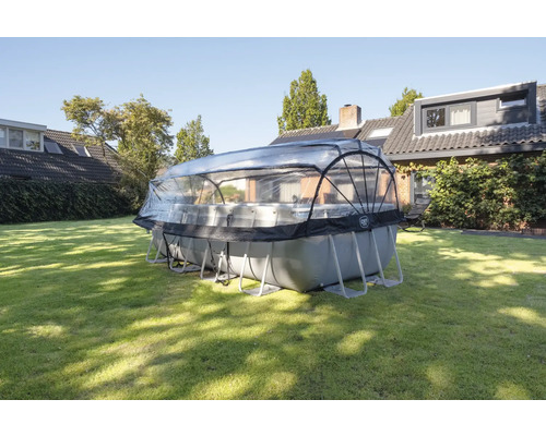 Aufstellpool mit Poolüberdachung im Garten