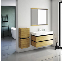 Badezimmer mit Waschbeckenunterschrank, Spiegelschrank und Hochschrank in Holzoptik