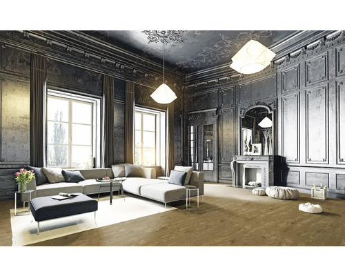 Wohnzimmer mit grauer Eckcouch, Kamin und großen Fenstern