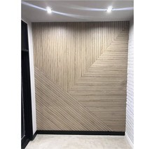 Wandgestaltung mit Holzpaneelen in geometrischem Muster