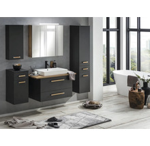 Badezimmer mit Waschtisch, Spiegelschrank und Hochschrank in modernem Design