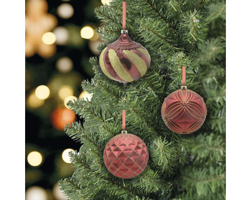 Dekorierter Weihnachtsbaum mit Christbaumkugeln