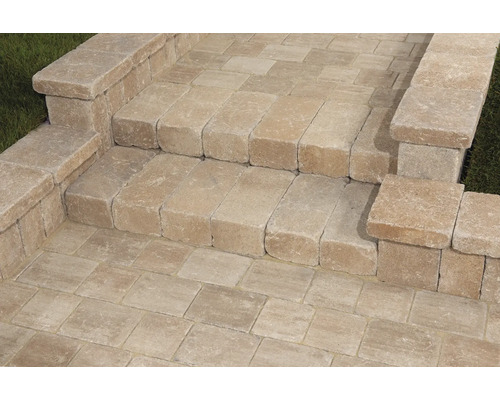 Treppe mit Pflastersteinen