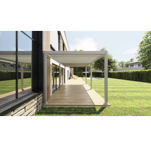 Terrasse mit Pergola, Holzdeck und Rasenfläche