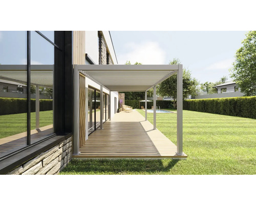 Terrasse mit Pergola, Holzdeck und Rasenfläche