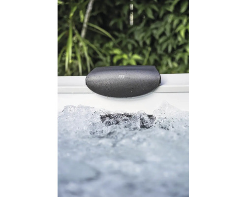 Nahaufnahme eines Whirlpools mit Abdeckung