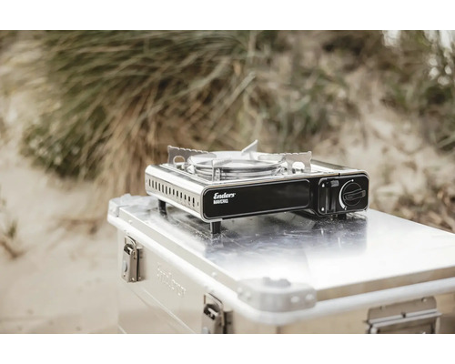 Enders Maverick Gaskocher auf einem silberfarbenen Behälter