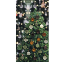 Geschmückter Weihnachtsbaum mit Christbaumkugeln