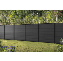 Gartenansicht mit Zaun aus WPC Elementen