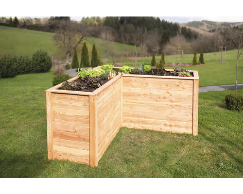 Holz-Hochbeet im Garten mit Gemüse bepflanzt