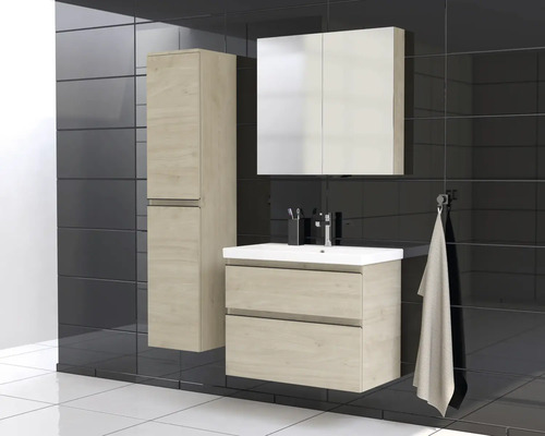Badezimmer mit Waschtischunterschrank, Spiegelschrank und Hochschrank in Holzoptik