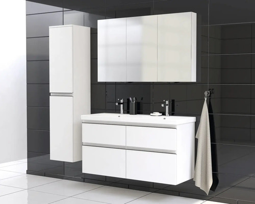 Badezimmer mit Doppelwaschtischunterschrank, Spiegelschrank und Hochschrank