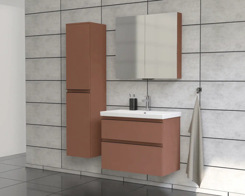 Modernes Badezimmerensemble mit Waschtischunterschrank, Spiegelschrank und Hochschrank