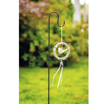 Gartendekoration mit Vogelanhänger an einer Metallhalterung