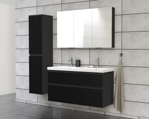 Modernes Badezimmer mit Waschbeckenunterschrank, Spiegelschrank und Hochschrank