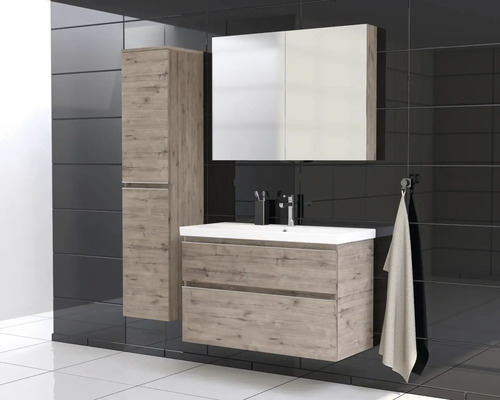 Badezimmer mit Waschtischunterschrank, Spiegelschrank und Hochschrank in Holzoptik