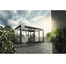 Gartenhaus mit Solardach auf Holzterrasse