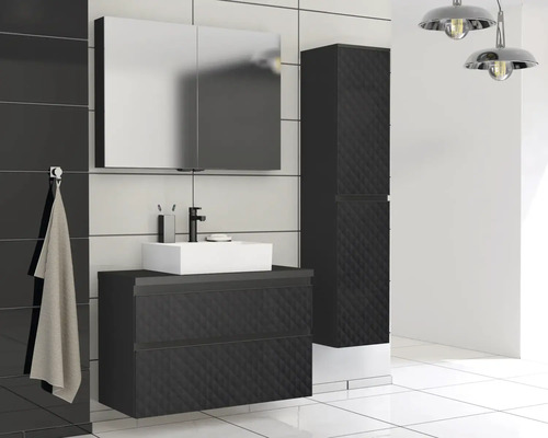 Modernes Badezimmer mit Waschbeckenunterschrank, Spiegelschrank und Hochschrank.