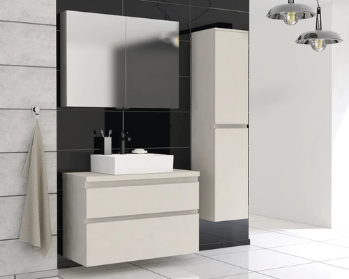 Badezimmer mit Waschtischunterschrank, Aufsatzwaschbecken, Spiegelschrank und Hochschrank