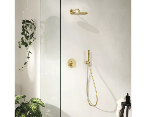 Badezimmer mit Kopfbrause, Handbrause und Unterputzmischer