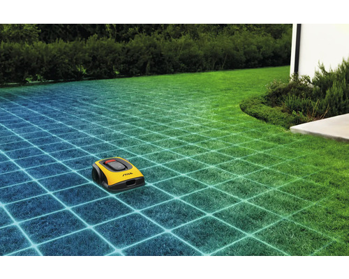 Gelber Stiga Mähroboter auf Rasenfläche mit virtuellem Begrenzungsdraht