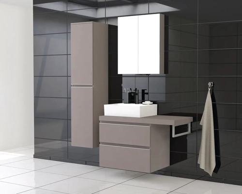 Modernes Badezimmer mit Waschtisch, Spiegelschrank und Hochschrank