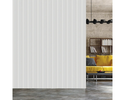 Innenraum mit Wandpaneelen und Wohnbereich