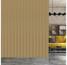 Innenraum mit Wandpaneelen und Wohnbereich