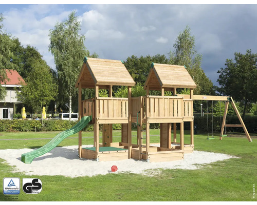 Spielplatz mit Schaukel, Rutsche und Sandkasten