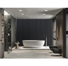 Modernes Badezimmer mit freistehender Badewanne, Toilette und Bidet