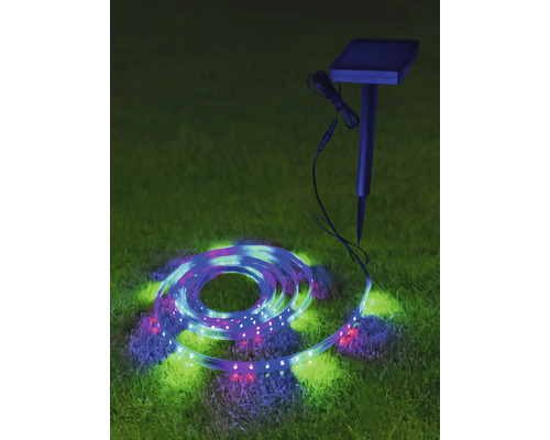 Solar-Lichterkette mit Erdspieß auf Rasen