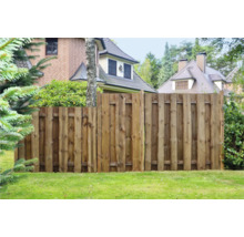 Holzzaun im Gartenbereich