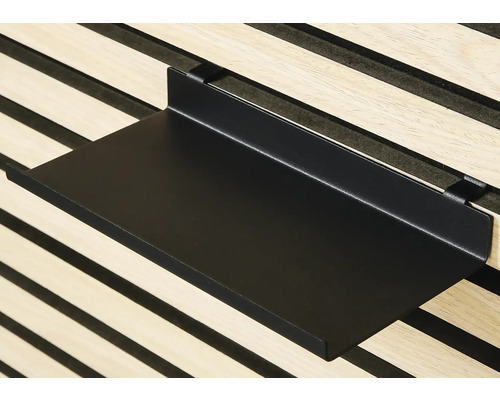 Schwarzes Regal zum Einhängen an einer Holzverkleidung