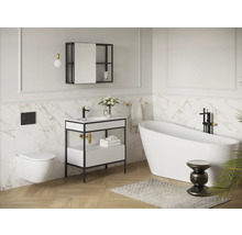 Helles Badezimmer mit Waschtisch, Spiegel, Badewanne und Toilette in modernem Design