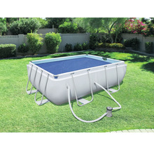 Aufblasbarer rechteckiger Pool mit Abdeckung und Pumpe im Garten