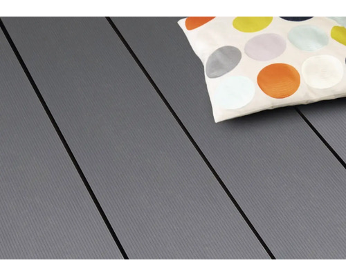 Terrassendielen aus Kunststoff mit Kissen