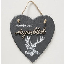 Herzförmiges Deko Schild aus Schiefer mit Hirschmotiv und der Aufschrift ''Genieße den Augenblick''.