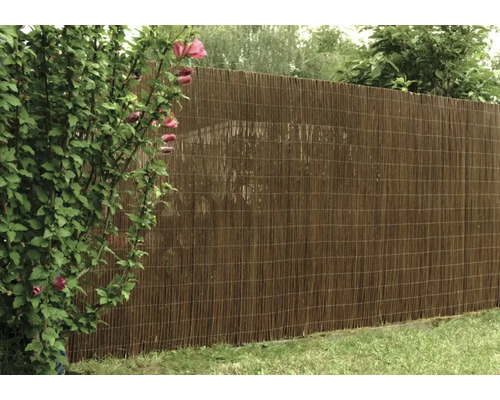 Bambusmatte als Gartenzaun für Privatsphäre.