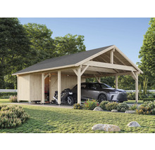 Carport aus Holz mit Auto und Motorrad im Garten.