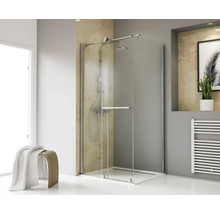 Begehbare Dusche mit Handtuchhalter aus Glas und Metall im Badezimmer